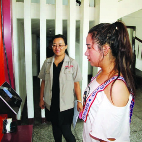 為加強(qiáng)公司機(jī)關(guān)基礎(chǔ)管理，公司機(jī)關(guān)自本月1日起實(shí)行考勤刷臉管理制度